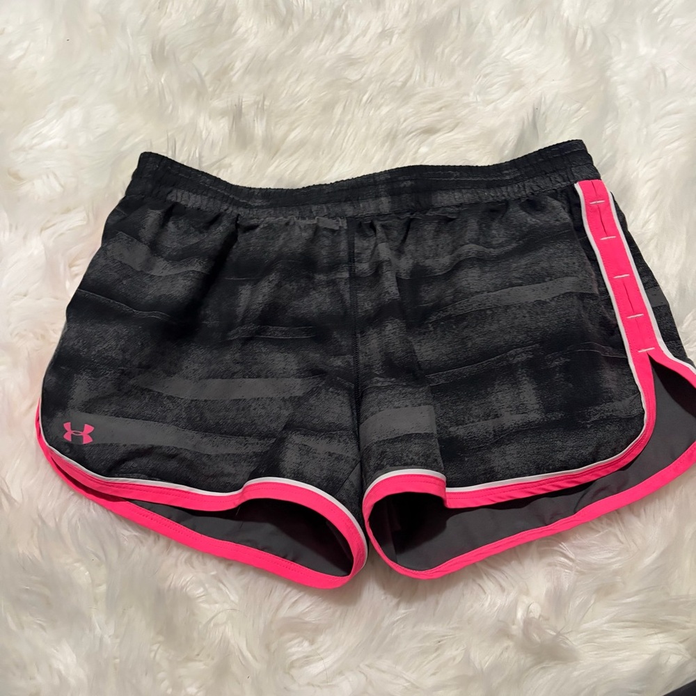 Under Armour grey/pink active shorts size M‎